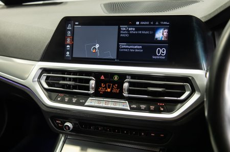 2022 BMW 3-Series - photo 17