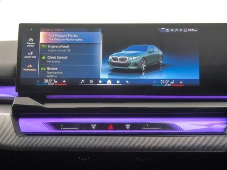 2025 BMW 5-Series - photo 8