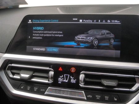 2022 BMW 3-Series - photo 18