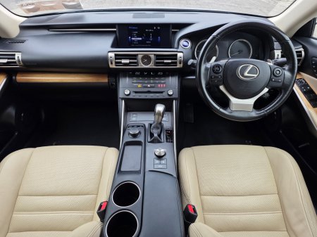 2017 Lexus IS - photo 11