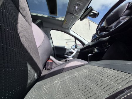 2017 Peugeot 2008 - photo 11