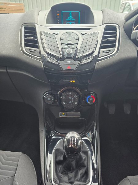 2015 Ford Fiesta - photo 13