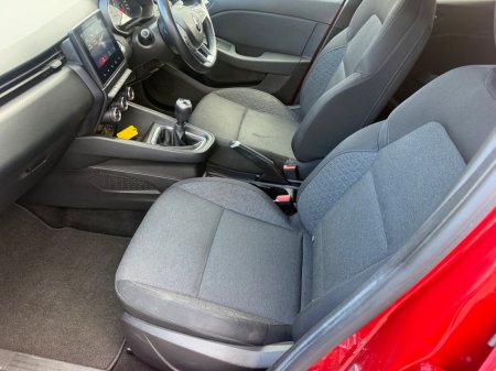 2020 Renault Clio - photo 17