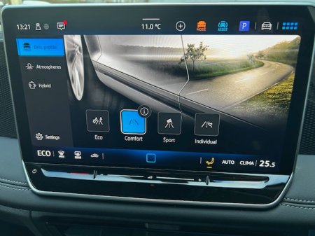 2025 Volkswagen Tiguan - photo 21