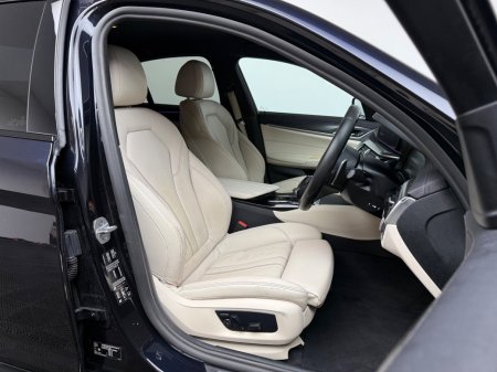 2022 BMW 5-Series - photo 9