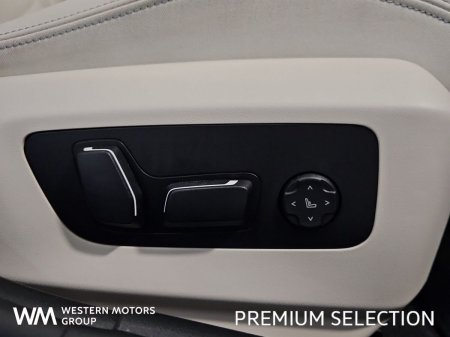 2025 BMW 5-Series - photo 29
