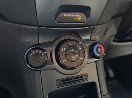 2015 Ford Fiesta - photo 11