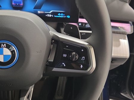 2025 BMW 5-Series - photo 18