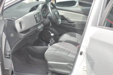 2016 Toyota Yaris - photo 8