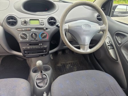 2001 Toyota Yaris - photo 5