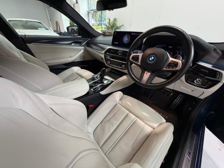 2022 BMW 5-Series - photo 9