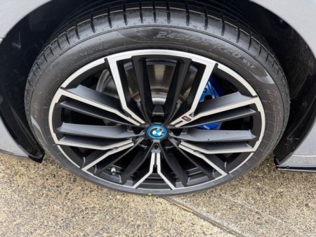 2022 BMW 5-Series - photo 11