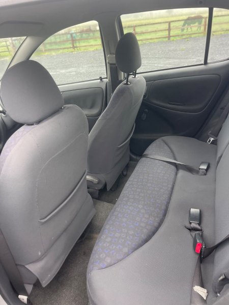 2002 Toyota Yaris - photo 10