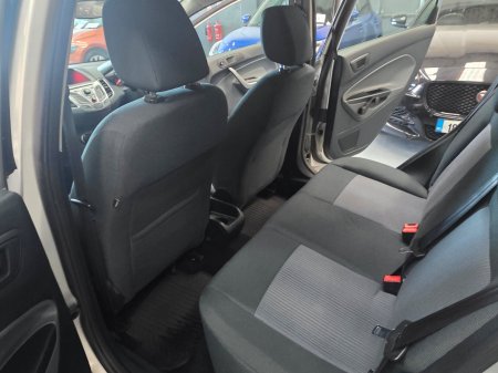 2011 Ford Fiesta - photo 15