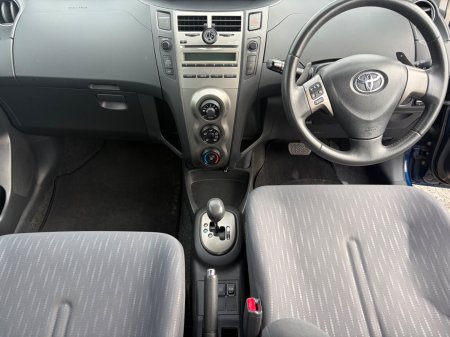 2010 Toyota Yaris - photo 8