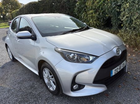 2021 Toyota Yaris - photo 2