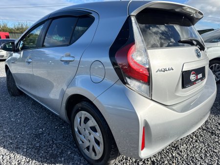 2017 Toyota Aqua - photo 4