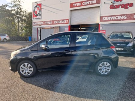 2011 Toyota Yaris - photo 2