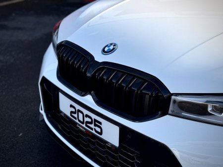 2025 BMW 3-Series - photo 22
