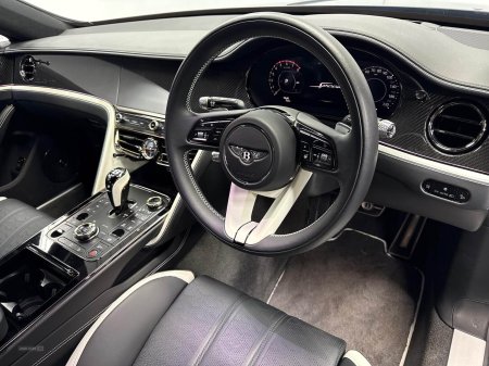 2025 Bentley Flying Spur - photo 30