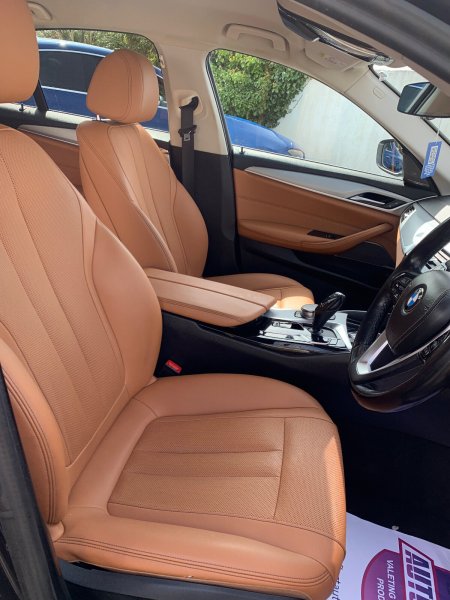 2023 BMW 5-Series - photo 17