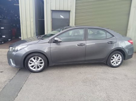 2015 Toyota Corolla - photo 2