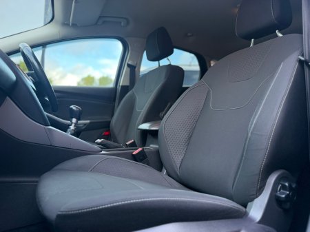 2017 Ford Focus - photo 20