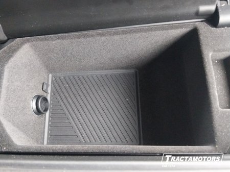 2025 BMW 5-Series - photo 29