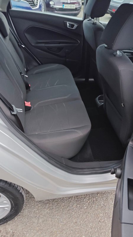2015 Ford Fiesta - photo 8