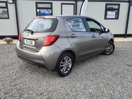 2017 Toyota Yaris - photo 2