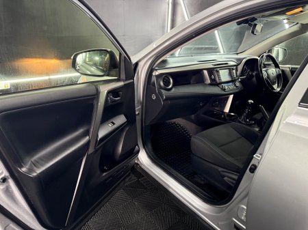 2016 Toyota RAV4 - photo 17