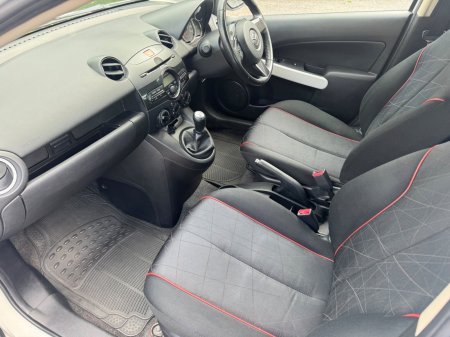 2015 Mazda Mazda2 - photo 11