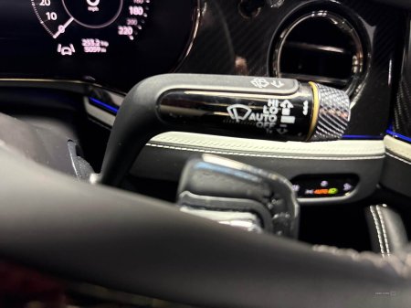 2025 Bentley Flying Spur - photo 24