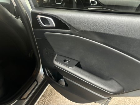 2023 Kia XCeed - photo 4