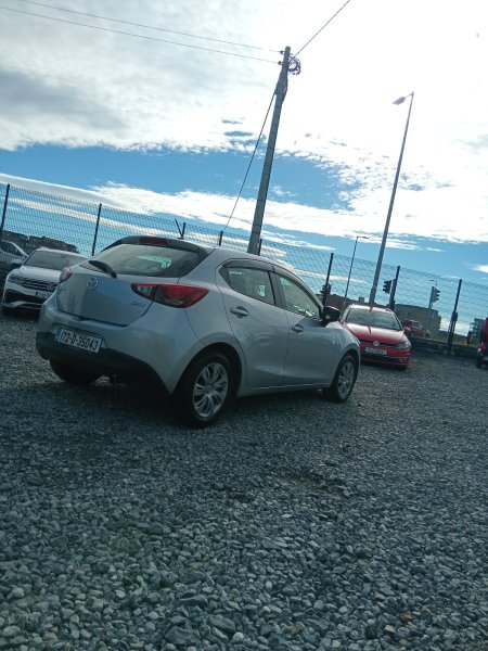2017 Mazda Demio - photo 2