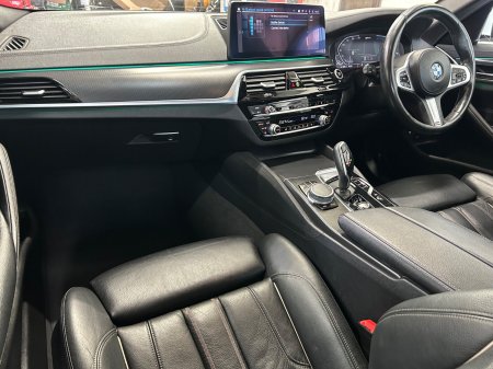 2021 BMW 5-Series - photo 12