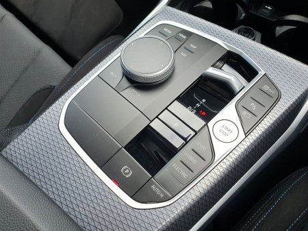 2025 BMW 3-Series - photo 10