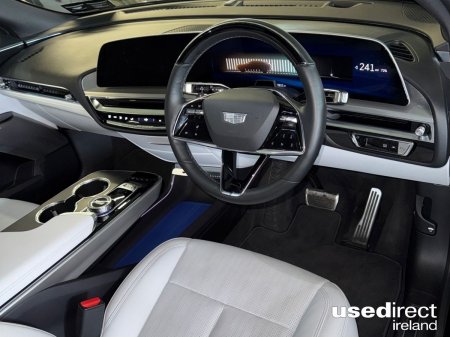 2025 Cadillac Lyriq - photo 8
