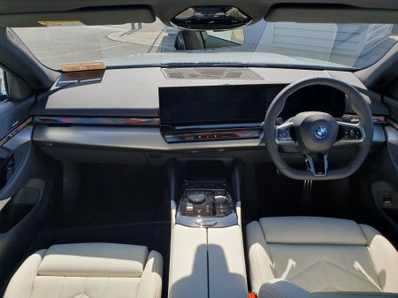 2026 BMW 5-Series - photo 4
