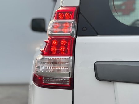 2017 Toyota Land Cruiser - photo 28