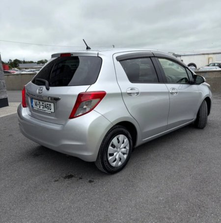 2014 Toyota Vitz - photo 4