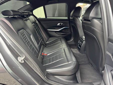 2022 BMW 3-Series - photo 18
