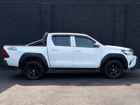 2019 Toyota Hilux - photo 2