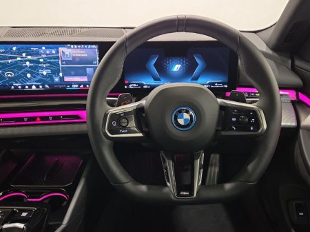 2025 BMW 5-Series - photo 5