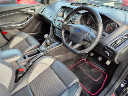 2016 Ford Focus - photo 16