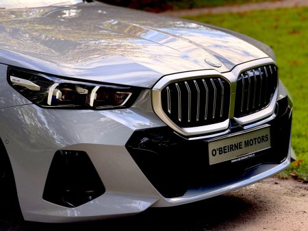 2024 BMW 5-Series - photo 2