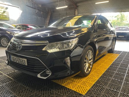 2015 Toyota Camry - photo 2