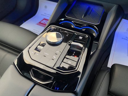 2025 BMW 5-Series - photo 16