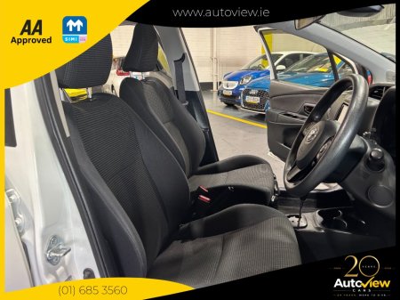 2017 Toyota Vitz - photo 11