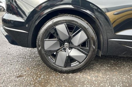 2026 Volkswagen Touareg - photo 8